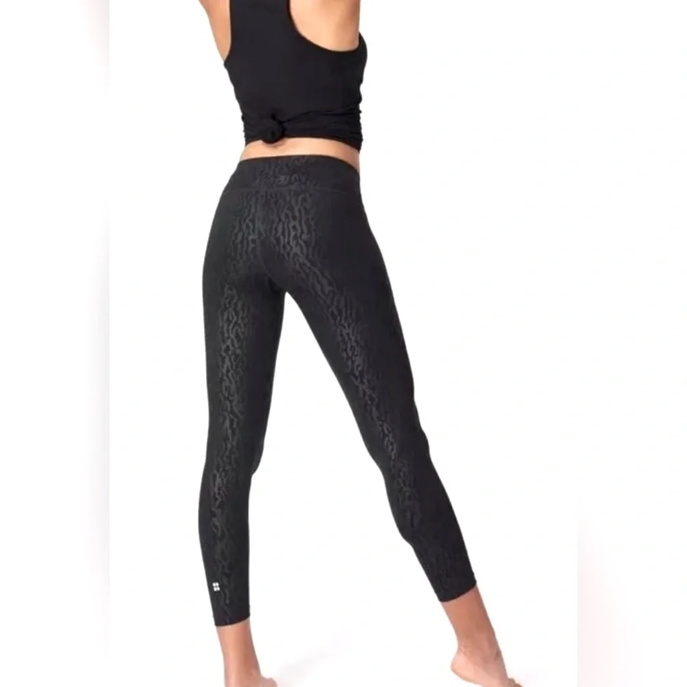 Sweaty Betty ALL DAY 7/8 leggings in black leopard cheetah print! Size Medium - Picture 1 of 8